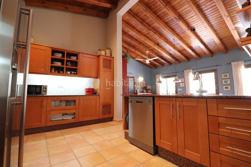 Foto c3f709fe-7fc9-49bd-8738-b6a7b4974bcc. Masia amb aparcament a Catral