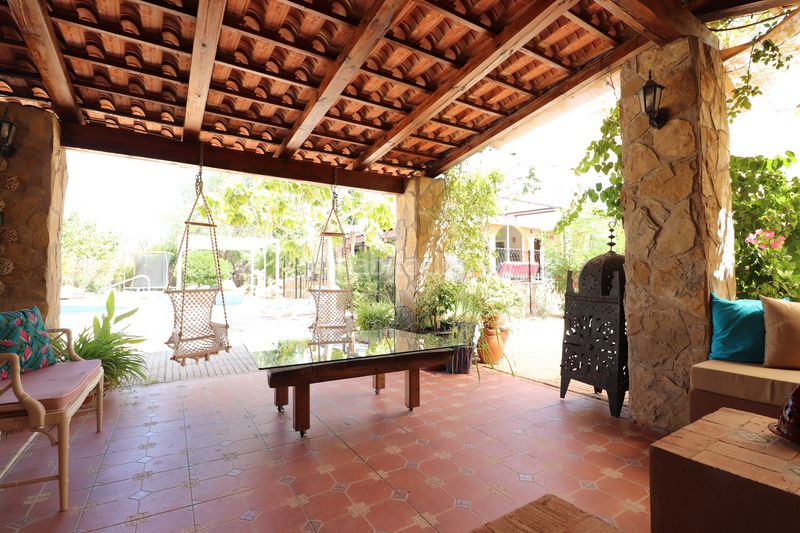 Foto cfb767ad-3244-4376-b7c5-d21ea3d0b2c1. Masia amb aparcament a Catral