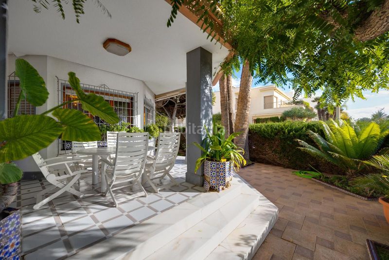 Foto bf67e10a-78b6-4853-bd27-6c6d1e469e95. Casa a Calas Santiago Bernabeu Santa Pola