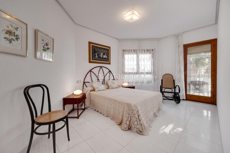 Foto c6fc70b0-46a8-4b79-afb5-21a749ad26e2. Casa a Calas Santiago Bernabeu Santa Pola