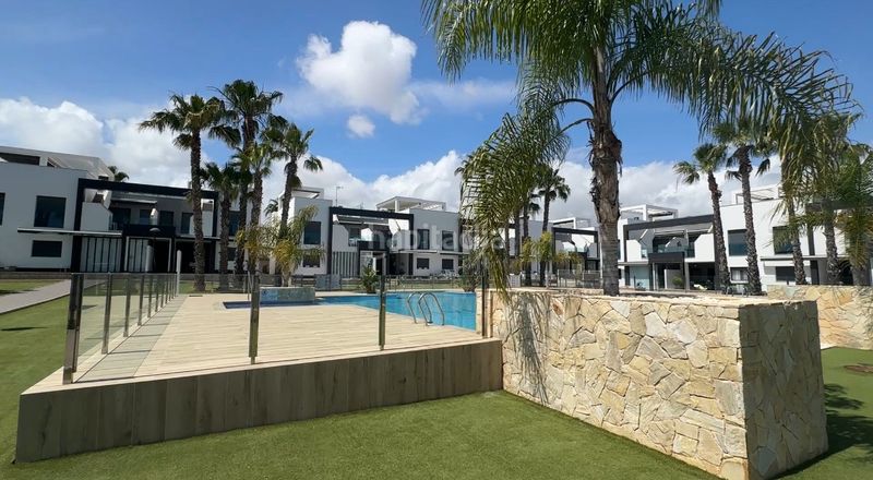 Foto d64a64d0-b0bd-4900-90fa-46581bdbe798. Casa a La Zenia Orihuela