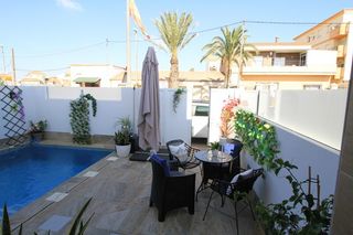 Casa adossada a Jerónimo y Avileses