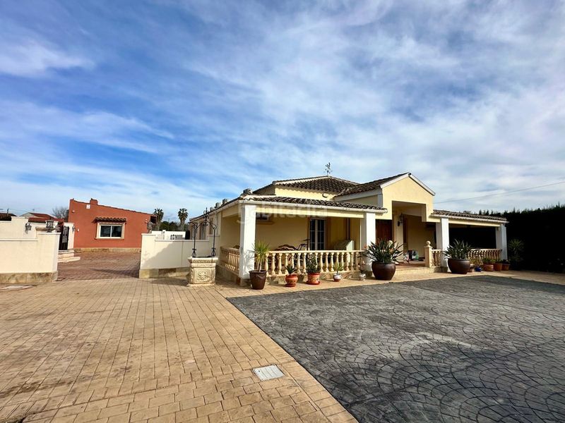 Foto fd174652-6ac2-42fb-8f4d-cb0f973fe9f7. Casa a Almoradí