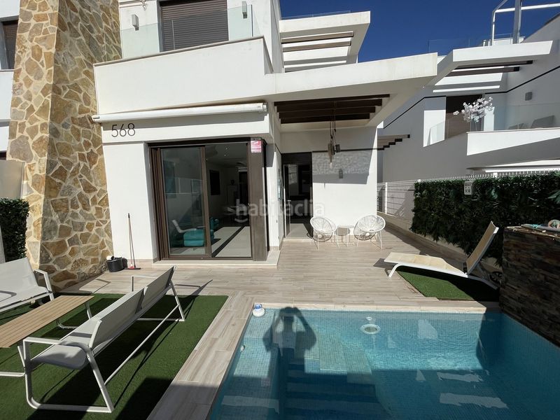 Foto 3e2bbf00-7984-49f0-a9e5-60bcadfebd93. Casa adossada a Los Almendros Orihuela