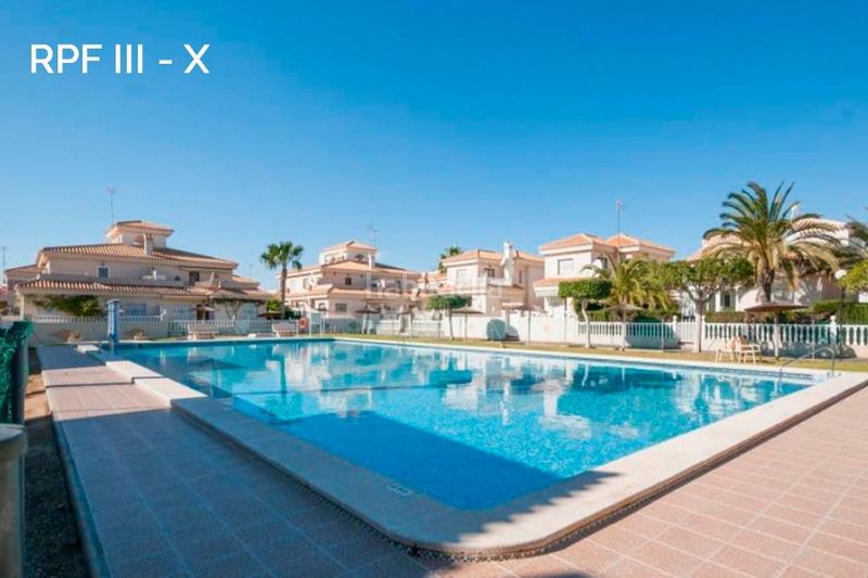 Foto 1f544650-69b8-4e43-8ca9-fd58bed5d9ee. Casa en Playa Flamenca Orihuela