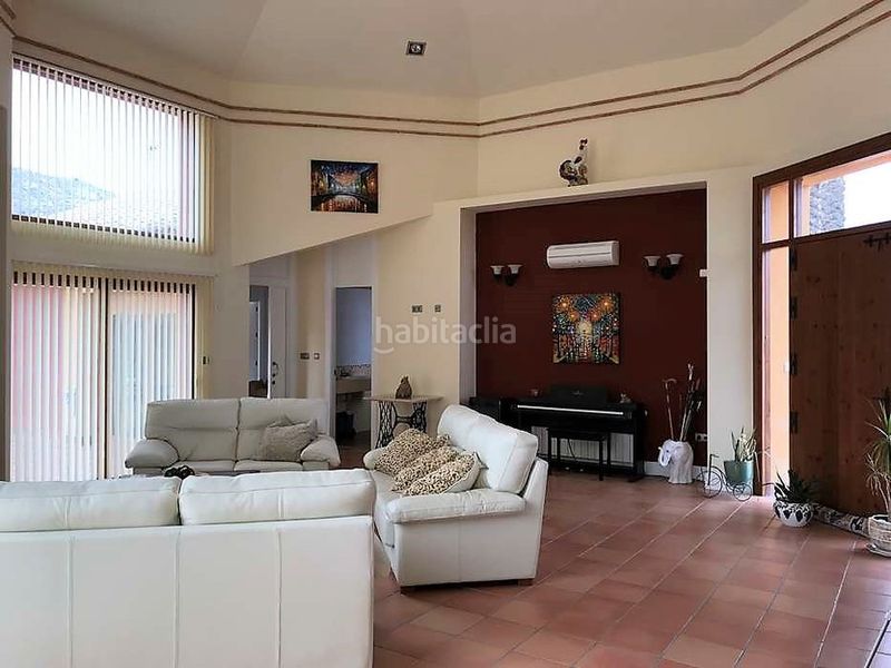 Foto ca246132-8b50-49fc-939e-f76361a62462. Masia amb aparcament a Totana