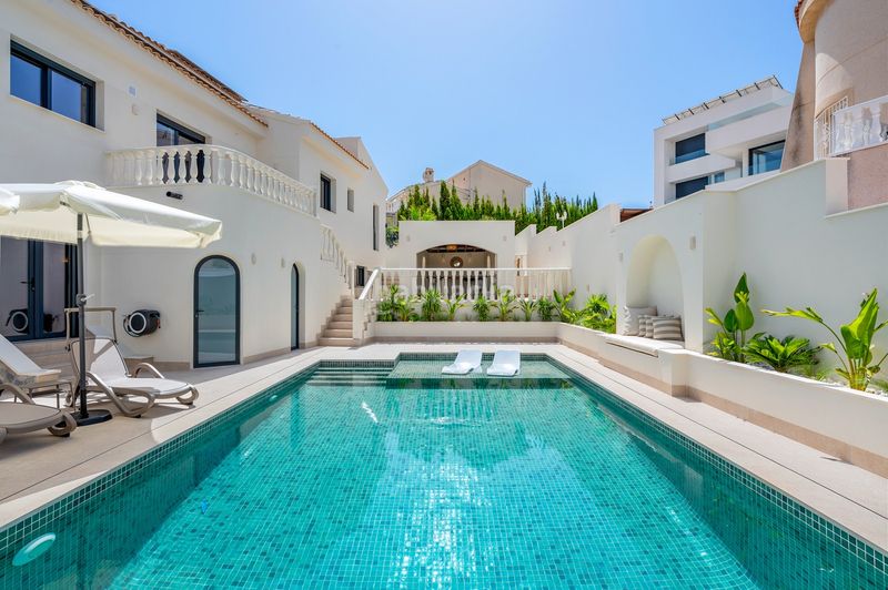 Foto a498cf51-7a35-422b-ad83-1312cbe68867. Casa amb piscina a Benijófar