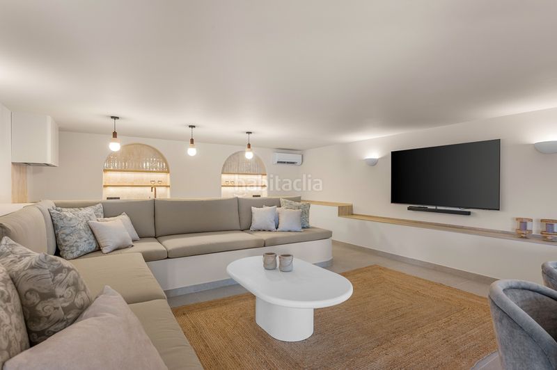 Foto f900a952-690d-41cc-9b33-f01758fc8349. Casa amb piscina a Benijófar