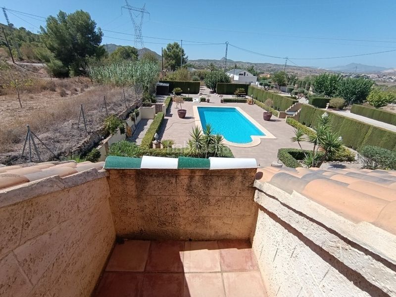 Foto 9141c321-9eba-401d-984e-e07999bd2491. Casa amb piscina a Hondón de los Frailes