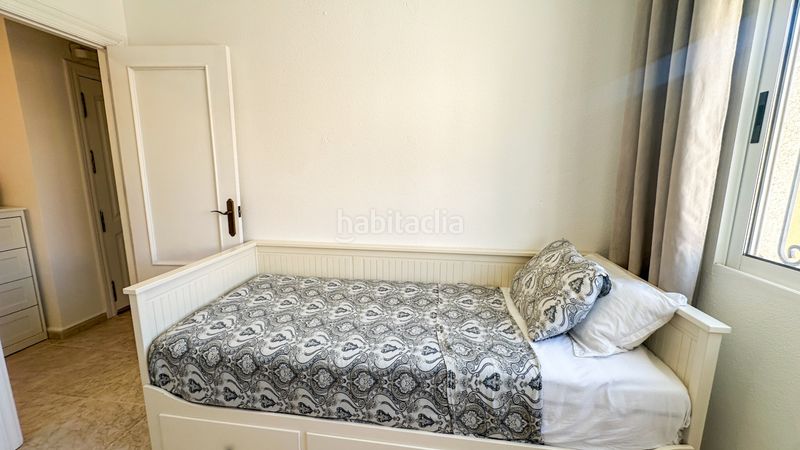 Foto 5526fea9-1b81-44fb-b48b-4e46a8a2cc6f. Casa adossada a Los Balcones y los Altos Orihuela