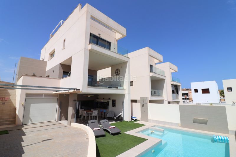 Foto a1e93656-e9e5-4eac-8164-f0afec05eab5. Casa amb aparcament piscina a Benijófar