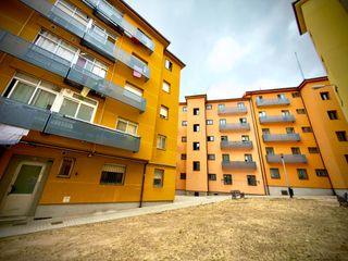 Appartement  Calle berlín. Piso de 3 habitaciones y 1 baño con trastero en san josé