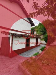 Casa aparellada a Aldea Bustiello 31
