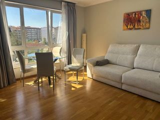 Flat  Avenida cambados. Piso en venta con 3 habitaciones, 2 baños y garaje, a dos minuto