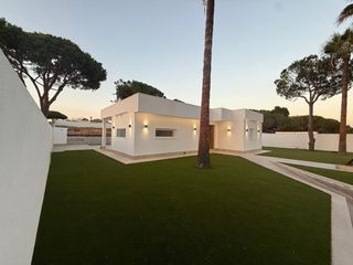 Xalet a Los Franceses - La Vega. Villa con piscina en el marquesado la saucedilla, chiclana