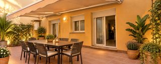 Pis a Carrer de rafael casanova 18. Planta baja seminueva con terraza privada de 22 m2, ascensor.
