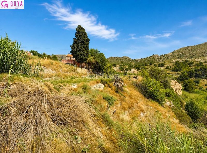 Foto e9013676-5cad-45a4-b6dc-b9635d890b59. Masia amb aparcament a Xixona