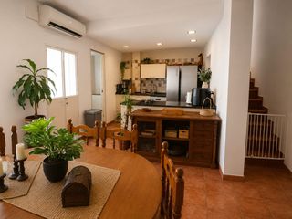 Casa adossada  Calle sevilla. Espacio para toda la familia casa de 5 dormitorios con gran pati