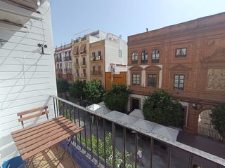 Flat  Calle san jacinto. Triana en estado puro 80 m en una de sus calles más emblemáticas