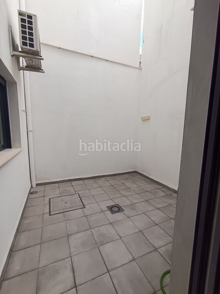 Foto cb6a6c81-42ba-4686-855d-109f6c1f8b17. Flat with heating in Ciudad Jardín Sevilla