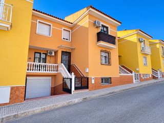 Casa adosada en Baza. Casa en venta en calle pintor ruiz morales