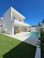 Xalet  Calle moras. Casa independiente con piscina