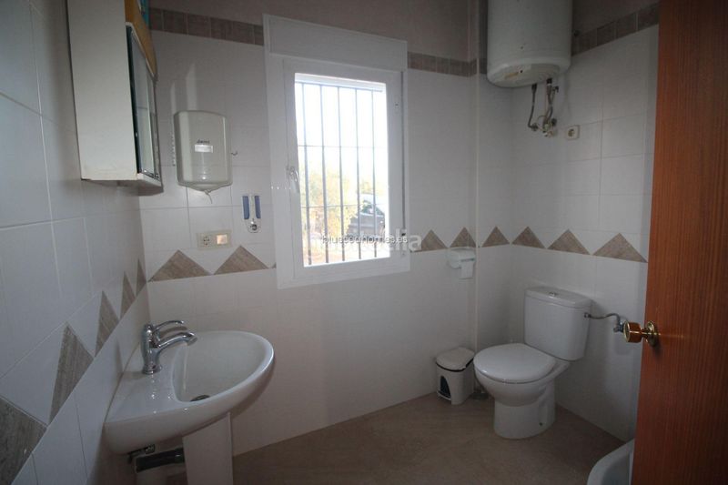 Foto f8ef8308-a61f-40ea-a152-47c73b6017aa. Terreny residencial a Álora