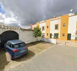 Appartamento in Umbrete. Vivienda  104 m  2 hab. en umbrete  ocupado