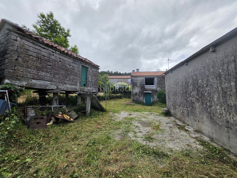 Foto f87a9e81-512c-47da-bf98-ed579612639e. Masia amb aparcament a Vimianzo