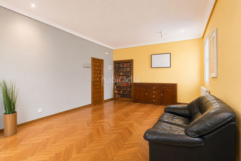 Foto ef46d38f-bfb5-4562-a4ae-015a7be0c47b. Local comercial a calle del olmo 27 a Embajadores-Lavapiés Madrid