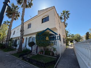 Casa a Novamar - Mediterráneo. Bungalow de 3 habitaciones con amplia terraza y barbacoa en gran