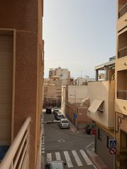 Pis a Playa Levante. Amplio piso de 3 habitaciones junto al castillo de santa pola