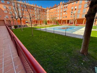 Miete Etagenwohnung in El Arroyo-La Fuente. Exclusivo piso luminoso con piscina y vistas al parque