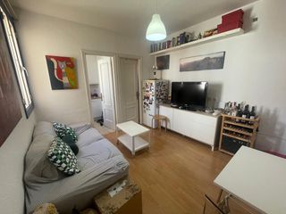 Rent Penthouse in Universidad-Malasaña. Acogedor apartamento en malasaña con terraza y vistas impresiona