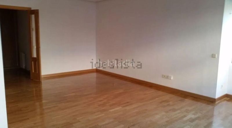 Foto f49d2d1d-1b6c-4961-b1db-10b6c5bdac95. Rent flat with parking pool in Sector B Boadilla del Monte
