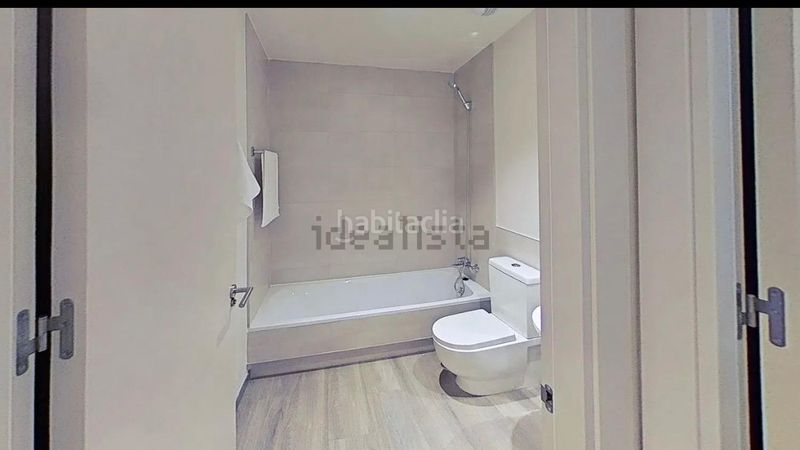 Foto 1d667295-8b54-4379-9e50-e851b85eac70. Rent flat with heating parking pool in Valdeacederas Madrid