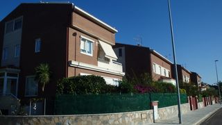 Flat in CL/ GERMA VALLMITJANA 12 (C) ES:1 PL:00 PT: 19