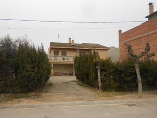 Pis  Carretera de vall d'aran, número 14. Vivienda en venta en alguaire, carretera de vall daran, número 1