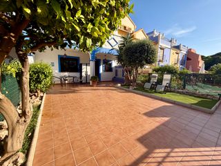 Casa aparellada a Calle Marqués del Vado