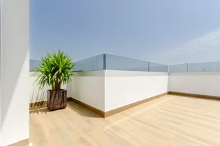 Casa aparellada  Calle melocotonero. Pareado con piscina privada en vistabella