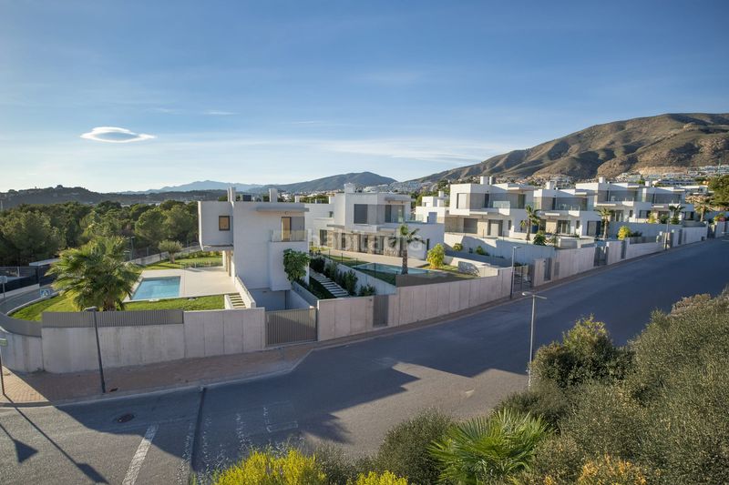Foto 60586c5f-8ce0-41d3-b276-5de576fcc411. Casa amb aparcament piscina a Golf Bahía Finestrat