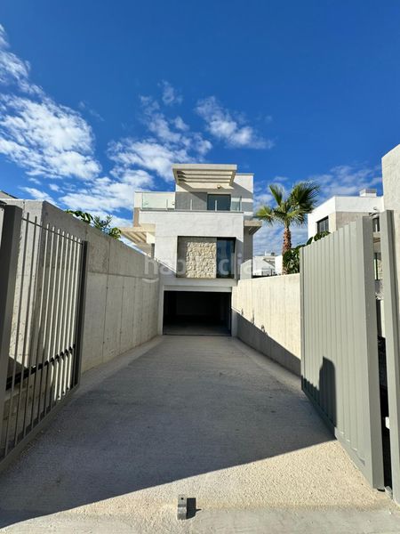 Foto f867bf04-aad6-46a7-886c-19e0d410c39c. Casa amb aparcament piscina a Golf Bahía Finestrat