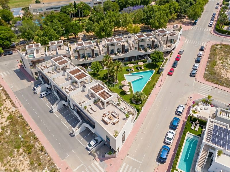 Foto fe66beda-a95b-4466-8cad-9b96751c1c5c. Casa bungalow alto en San Fulgencio