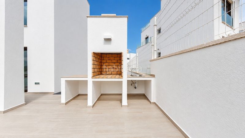 Foto 6e1cebdb-0827-41fd-9ba7-3a5b066b28a1. Casa amb aparcament piscina a balcón de Finestrat-terra marina Finestrat