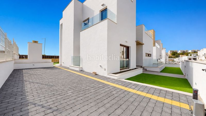 Foto cde68fc0-4677-4260-b4a0-d388cf234060. Casa amb aparcament piscina a balcón de Finestrat-terra marina Finestrat