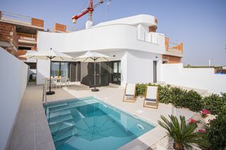 Reihenhaus  Calle zv 54. Adosado de 167 m en torrevieja