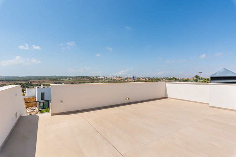 Foto 9ce9460d-f529-41a1-9007-3e714d1a237d. Xalet amb aparcament piscina a Campoamor Orihuela