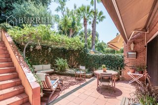 Casa adossada a Centre. La casa que lo tiene todo: 260 m², jardín y piscina a minutos de