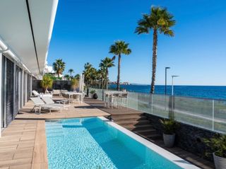 Rent Chalet  Carretera de cádiz km 151. Chalet de lujo en primera línea de playa