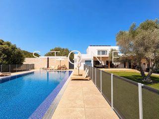 Casa in Sant Lluís-S´Ullestrar-Torret. Villa contemporánea con privacidad, diseño y esencia mediterráne